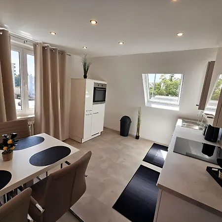 Melina 300 Meter Zum *