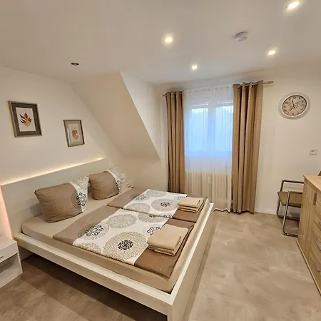 Melina 300 Meter Zum * Friedrichshafen