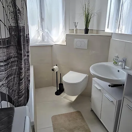 Melina 300 Meter Zum *